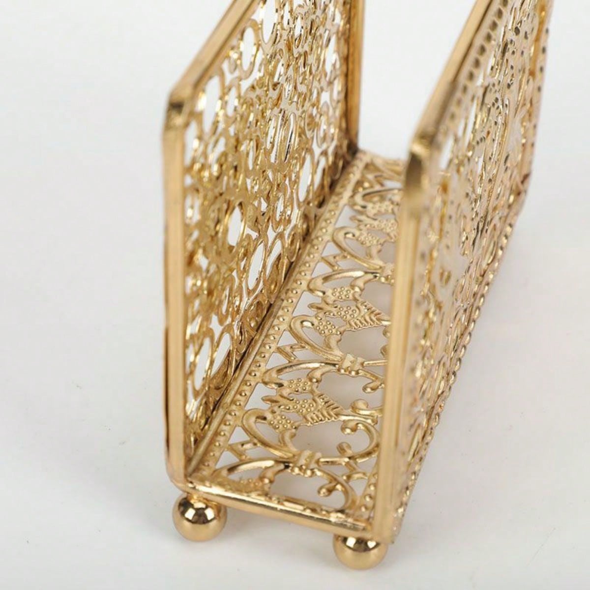 1pc Gold-Plated Metal Hollow Out Vintage Tissue Box For Coffee Shop, Restaurant & Hotel; Napkin Holder & Cup Mat Stand; Party Gift; Individually Boxed