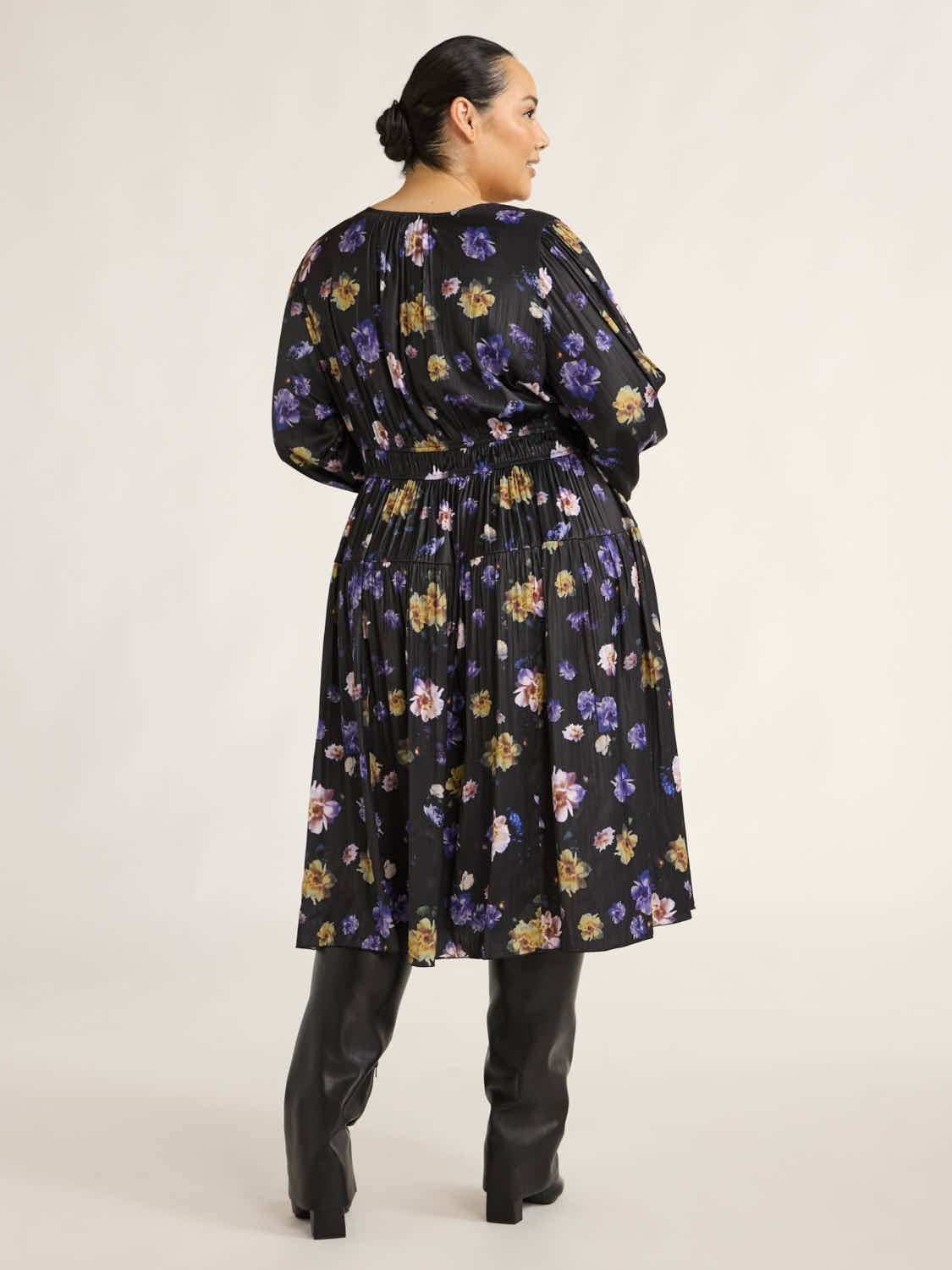 Walmart Scoop Women's & Women's Plus V Neck Plissé Midi Dress, Sizes XS-4X