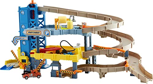 Matchbox Cars Playset, 4-Level Toy Garage & Tow Truck in 1:64 Scale, Kid-Powered Elevator, Car Repair Station & Spiral Ramp