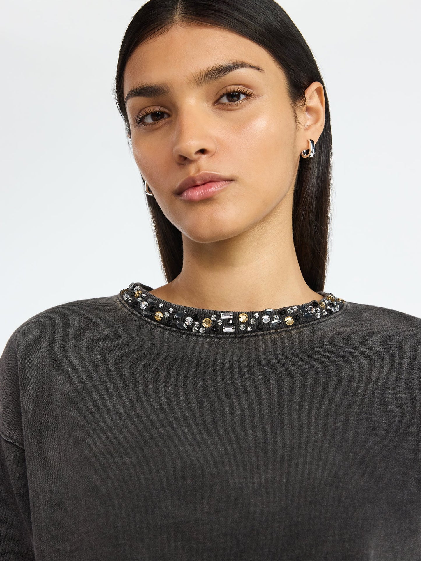 Walmart Scoop Women’s and Women's Plus Mineral Washed Rhinestone Crewneck Sweatshirt, Sizes XS-4X